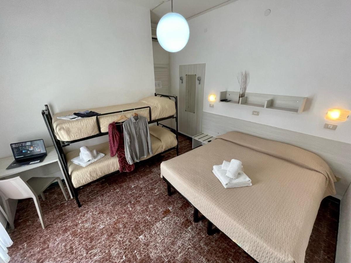 Hotel Napoleon リッチョーネ エクステリア 写真