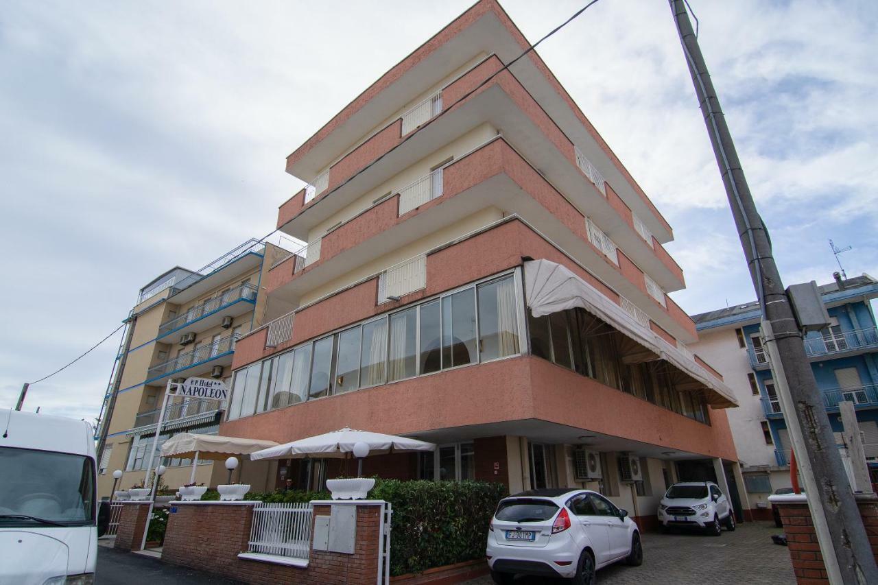 Hotel Napoleon リッチョーネ エクステリア 写真