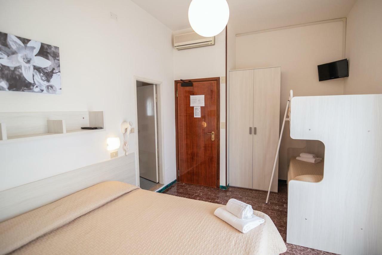 Hotel Napoleon リッチョーネ エクステリア 写真