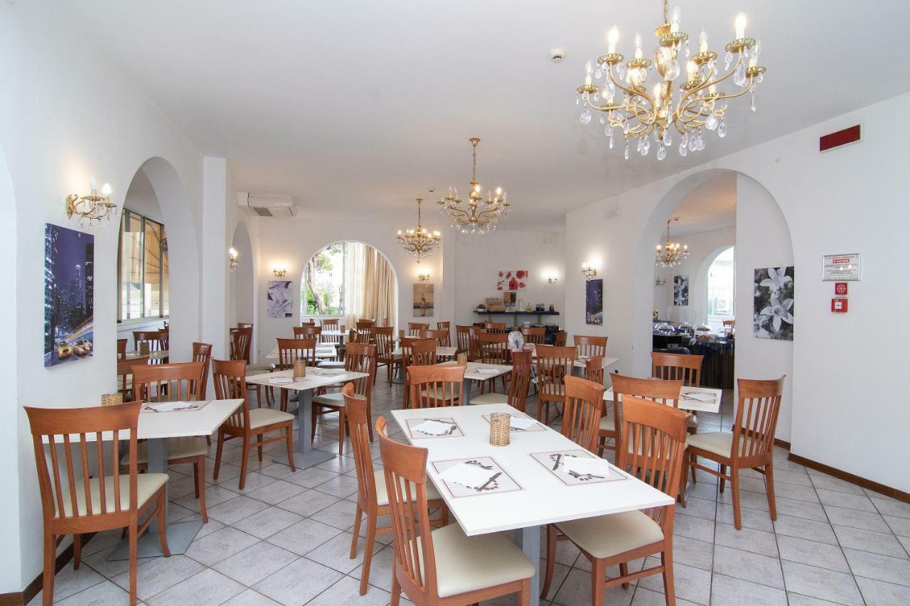 Hotel Napoleon リッチョーネ エクステリア 写真