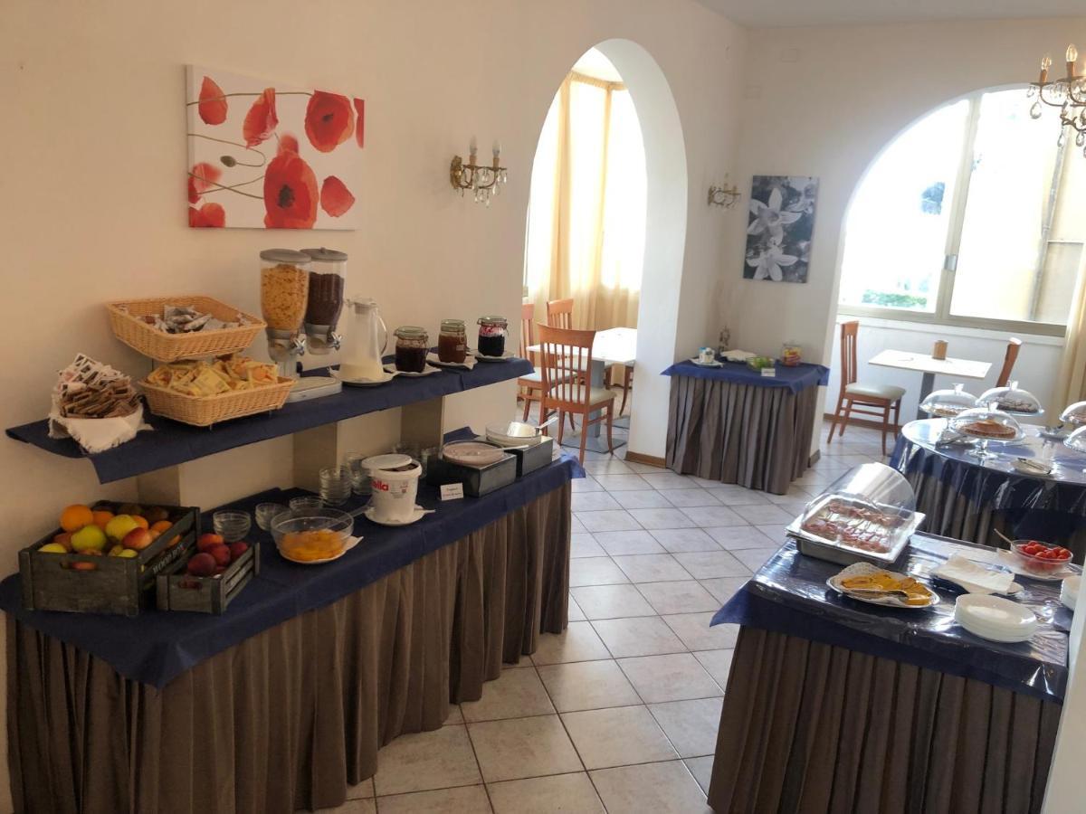 Hotel Napoleon リッチョーネ エクステリア 写真