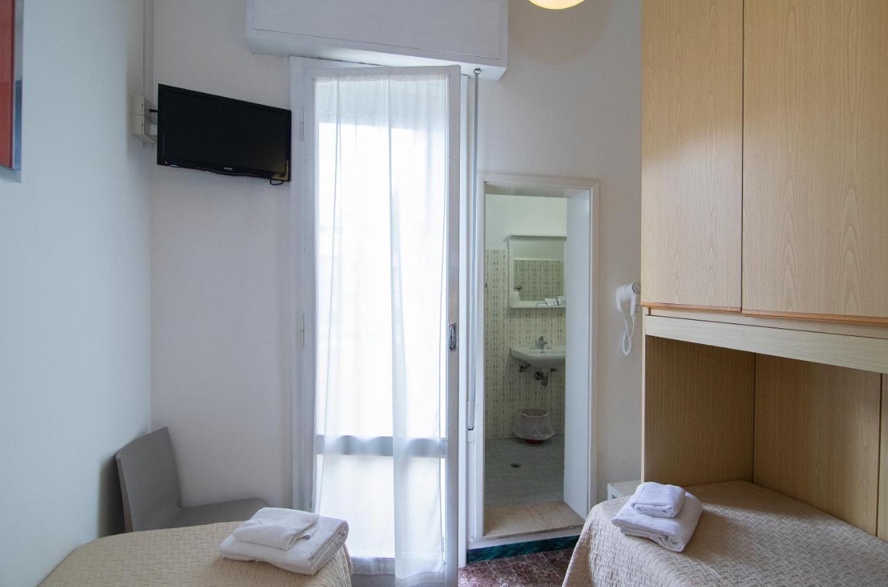 Hotel Napoleon リッチョーネ エクステリア 写真